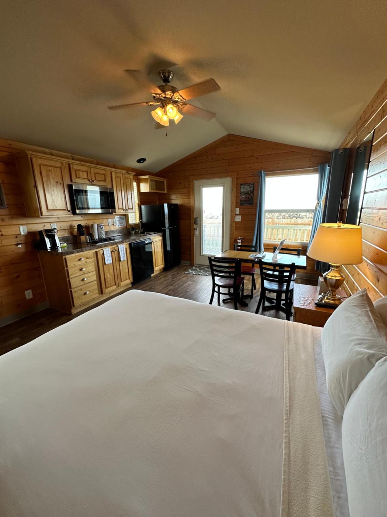 Westport Marina Cottages エクステリア 写真