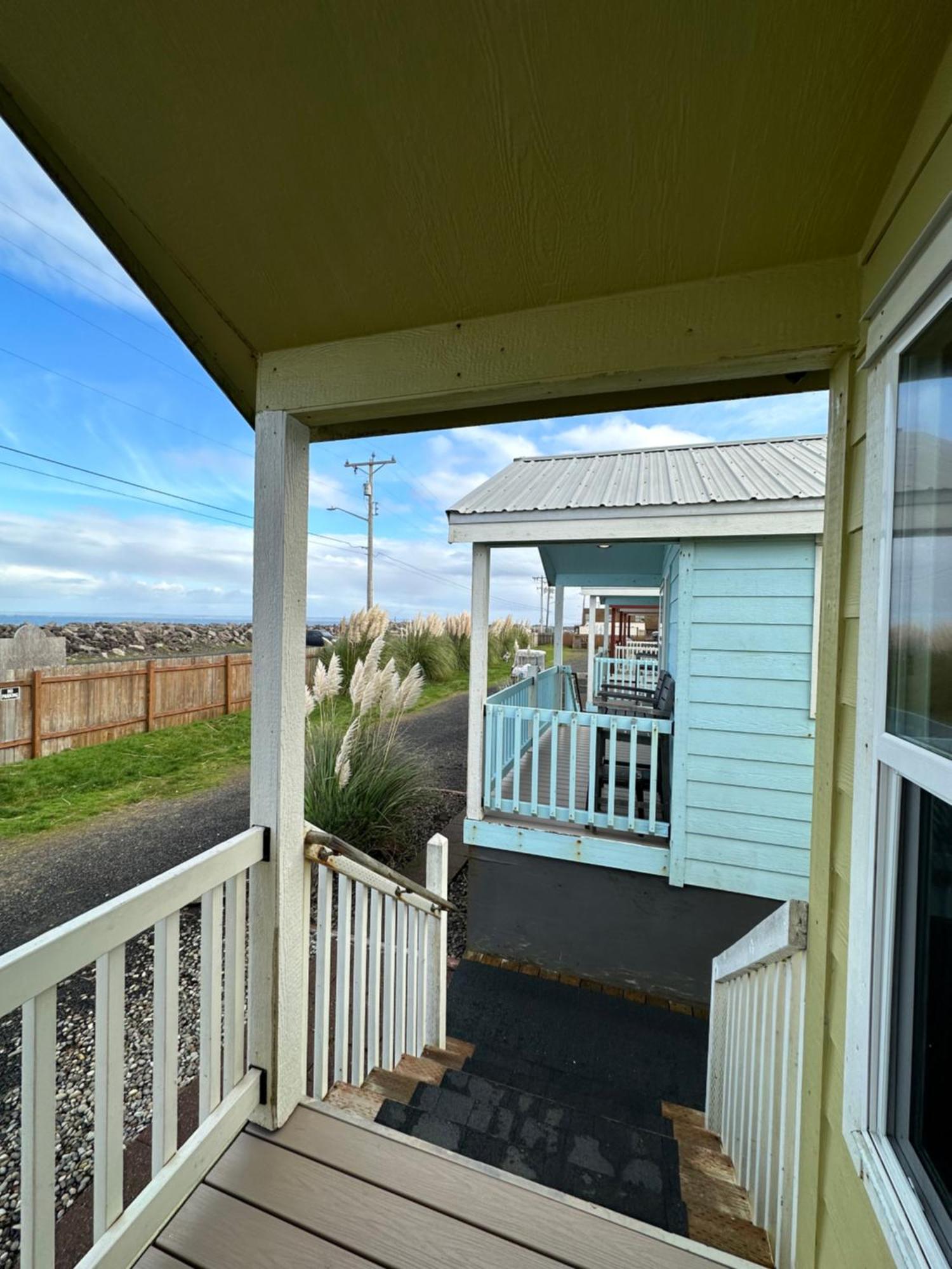 Westport Marina Cottages エクステリア 写真