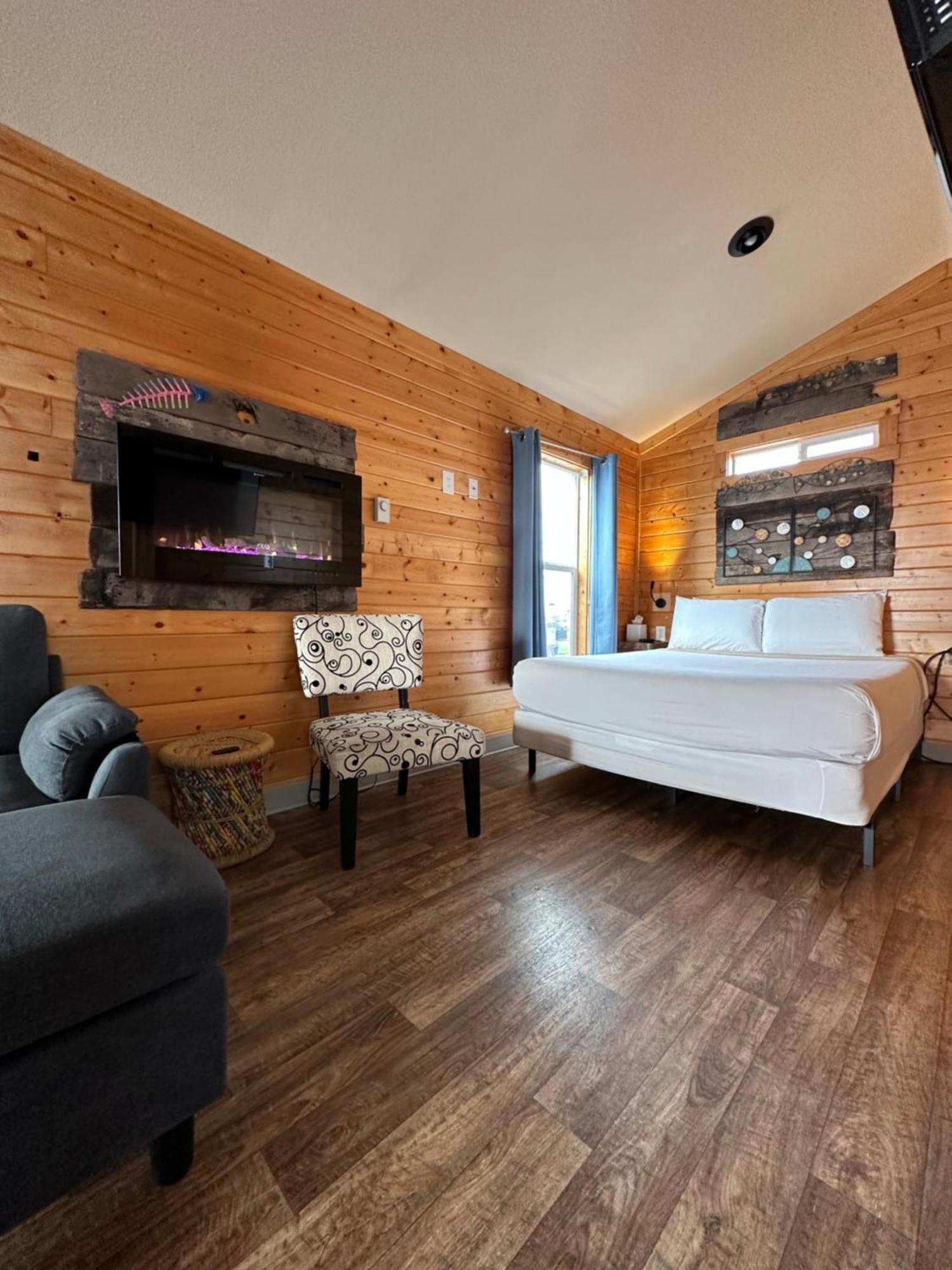 Westport Marina Cottages エクステリア 写真